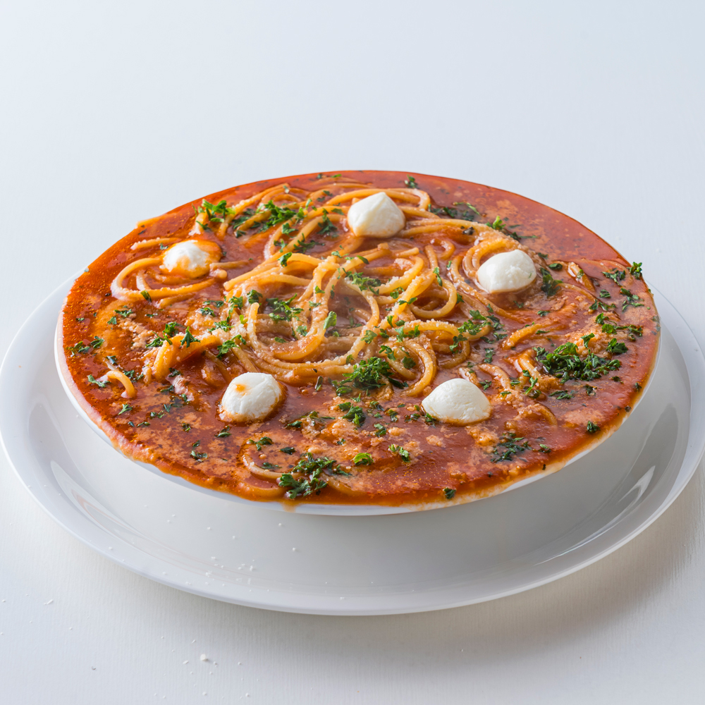 ベーコンポテトとモッツァレラチーズのバジルトマトソース